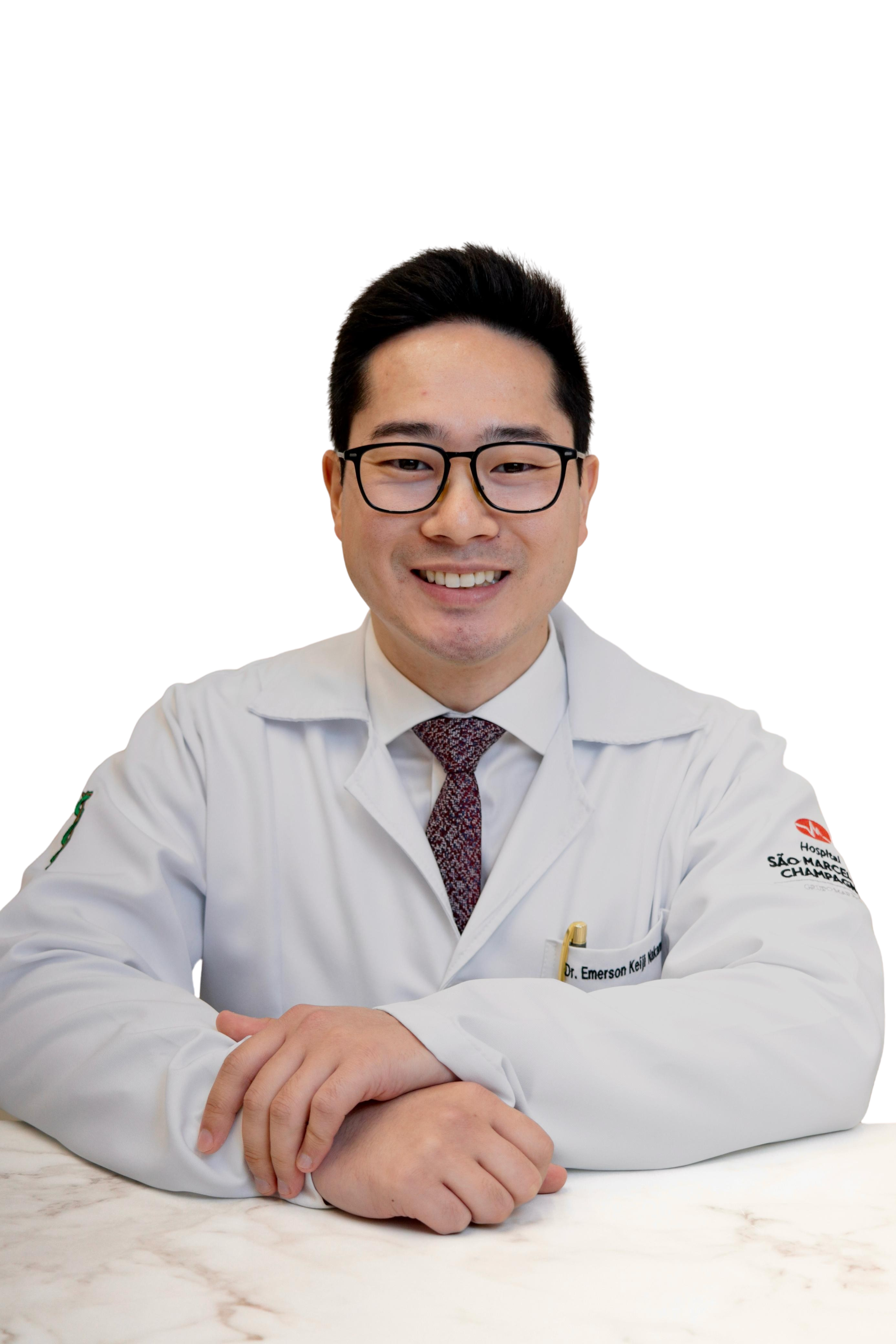 Dr. Emerson Nakamura, ortopedista especialista em joelho
