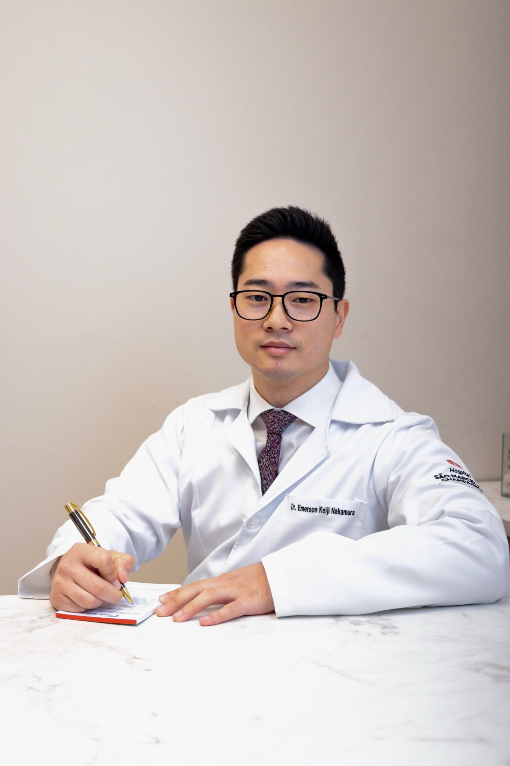 Dr. Emerson Nakamura em atendimento